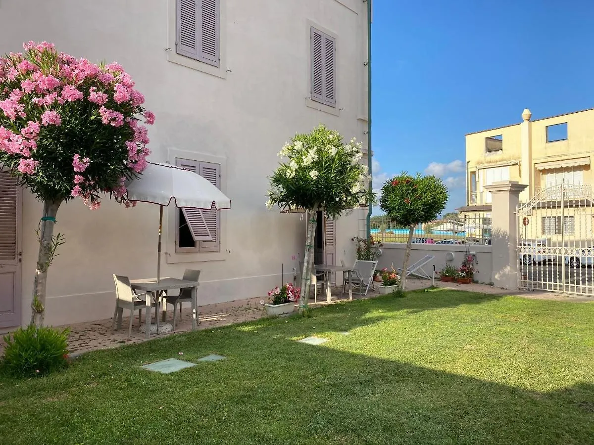 Villino Ermione Hotel Marina Di Pisa 3*,