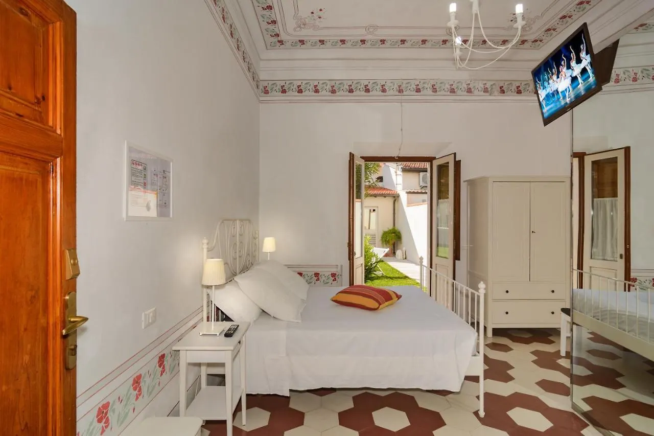 Villino Ermione Hotel Marina Di Pisa 3*,
