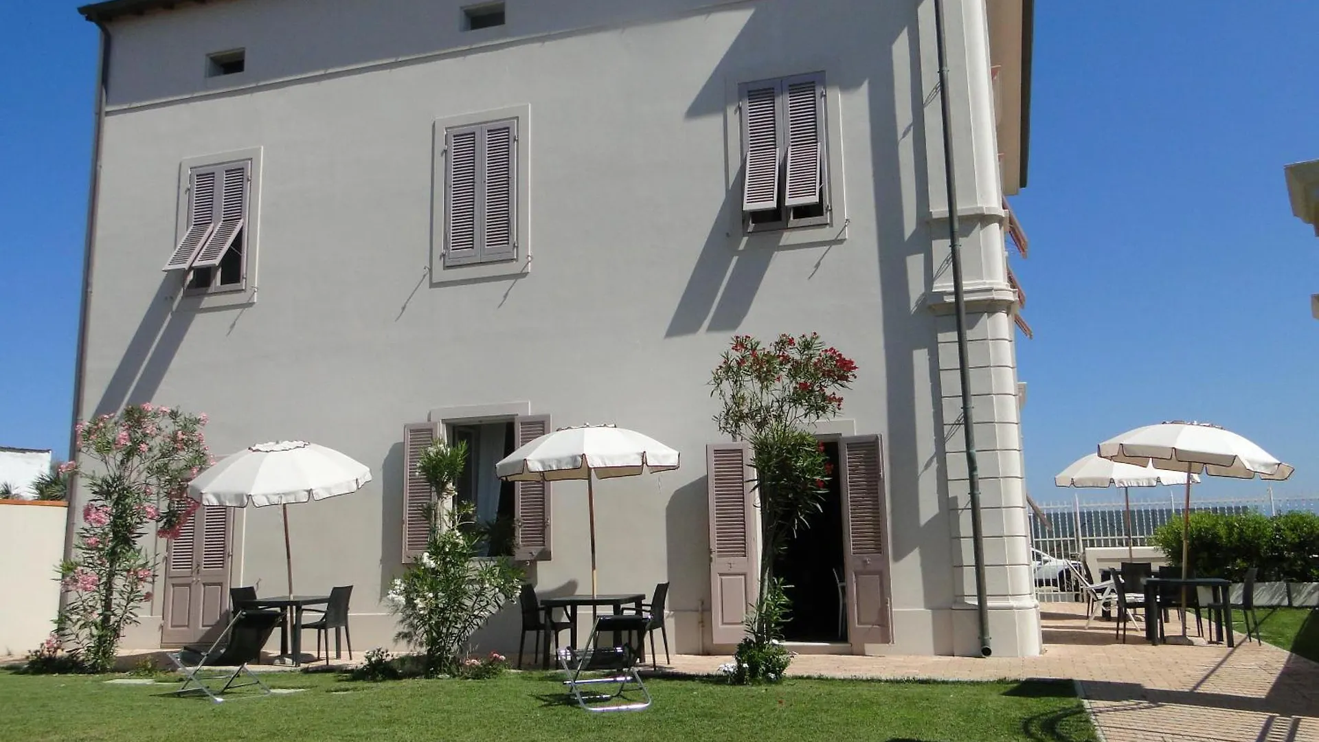 *** Guest house Villino Ermione Hotel Marina Di Pisa Italy