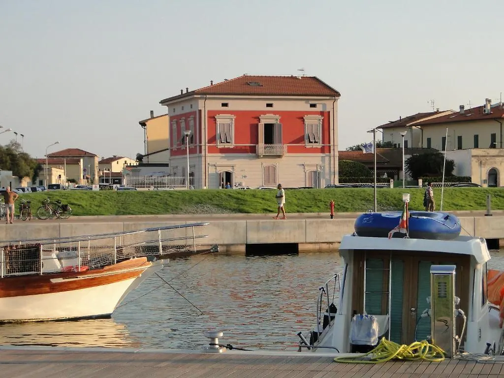 Villino Ermione Hotel Marina Di Pisa 3*,